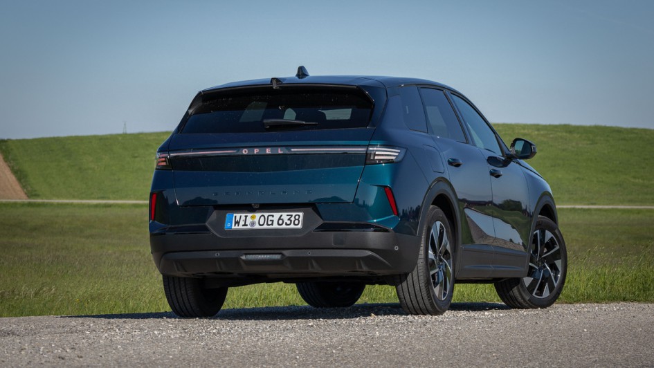 Heckaufnahme des Opel Grandland in der Ausstattungslinie GS