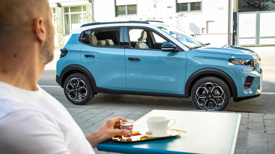  Citroën C3 auf der Straße parkend