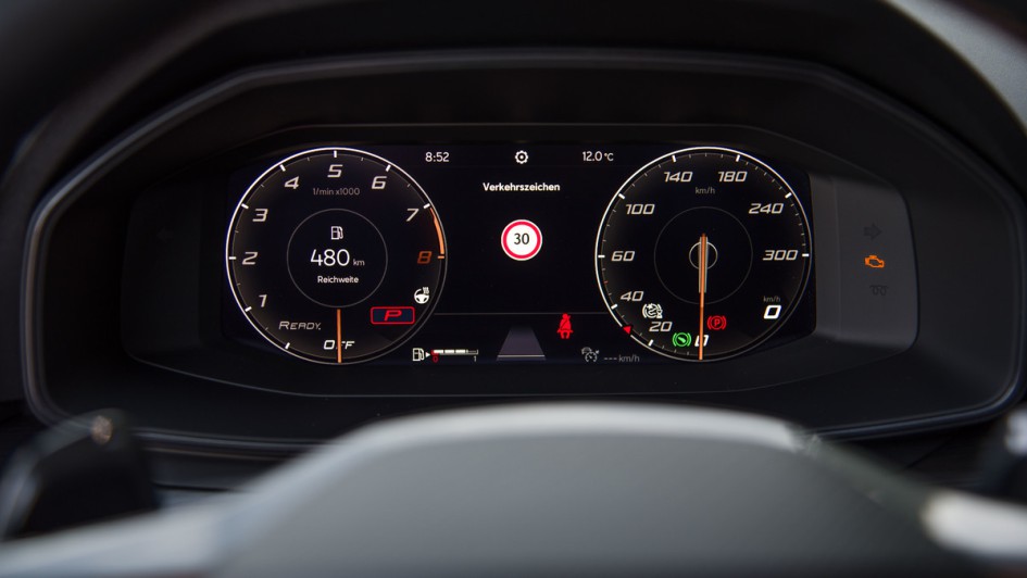 Cupra Formentor VZ5 Digitaltacho in nahaufnahme