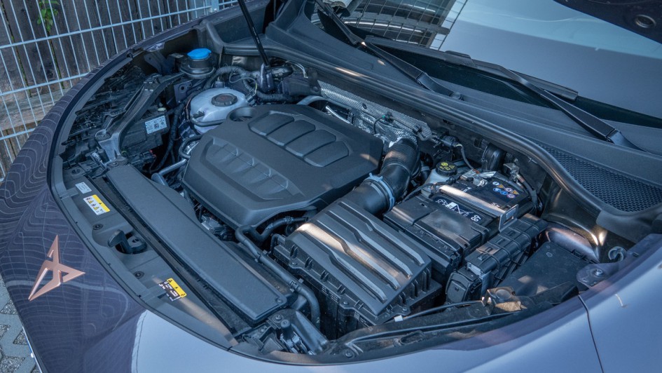 Motorraum des 2.0 TSI im Cupra Terramar VZ