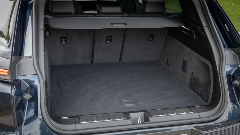 Kofferraum des Porsche Cayenne Electric