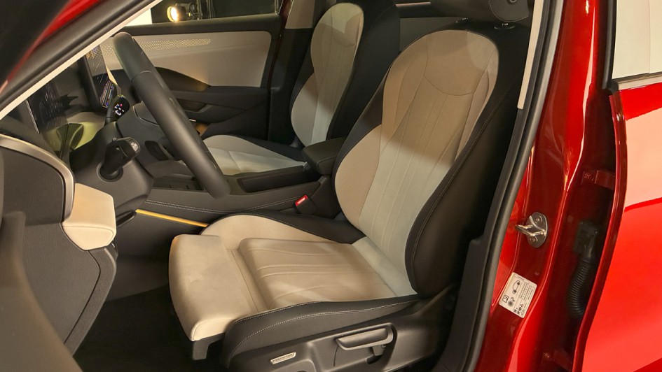 Alcantara-Sitzbezug im neuen VW T-Roc