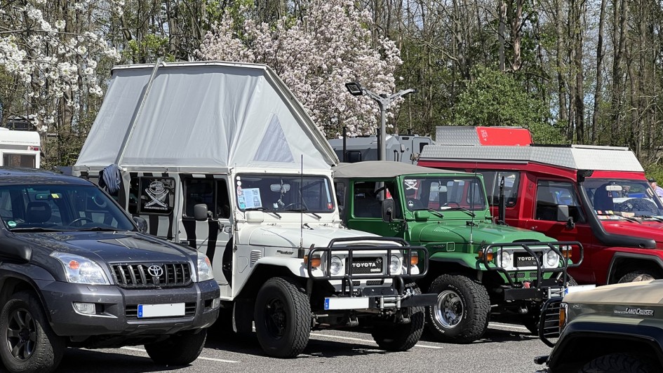 Viel zu feiern – Das Jubiläum 75 Jahre Land Cruiser wird in der Kölner Toyota Collection und mit einem Buschtaxi-Treffen in Thüringen zelebriert