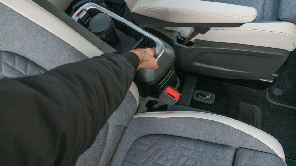 Die Mittelkonsole im ID.Buzz ist auch herausnehmbar.