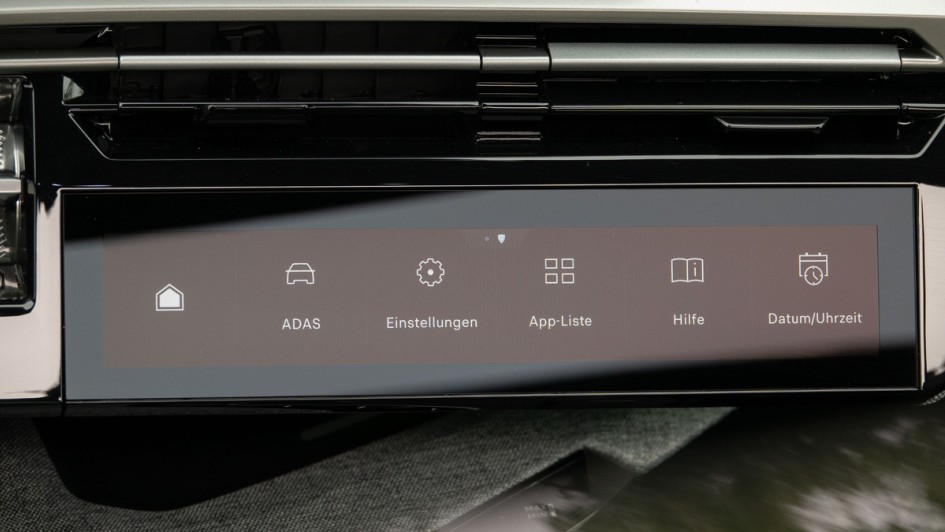iToggles genannter Touchscreen in der Mittelkonsole des Peugeot E-5008