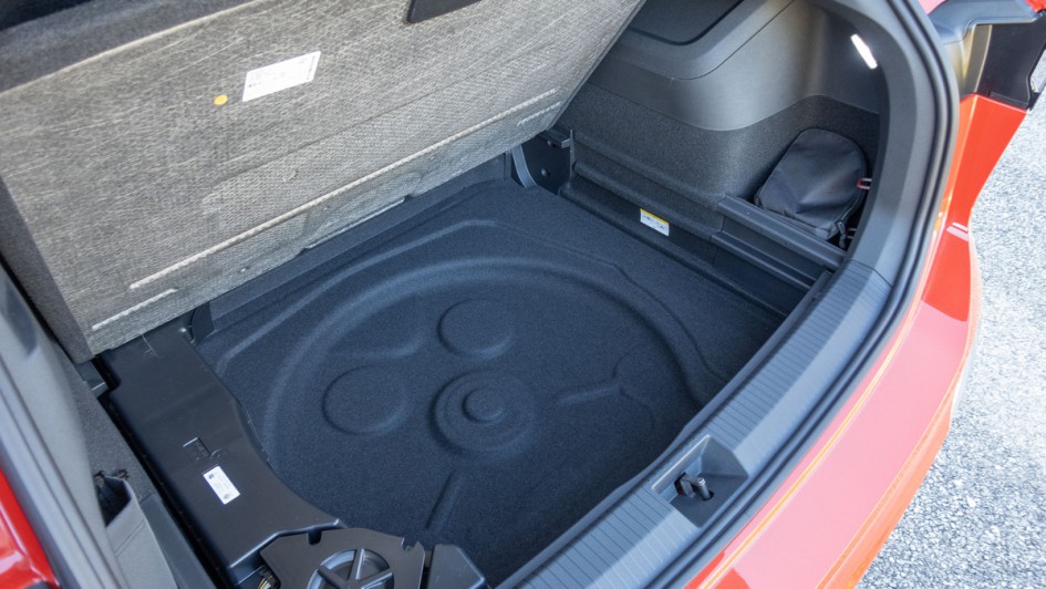 Unterbodenfach im Kofferraum des VW Tiguan 2024