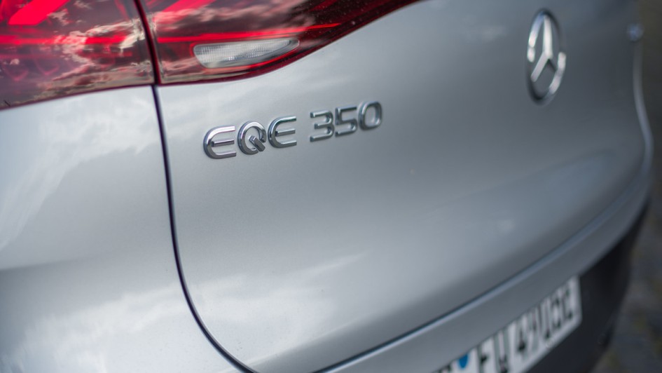 Detailfoto vom Schriftzug EQE 350