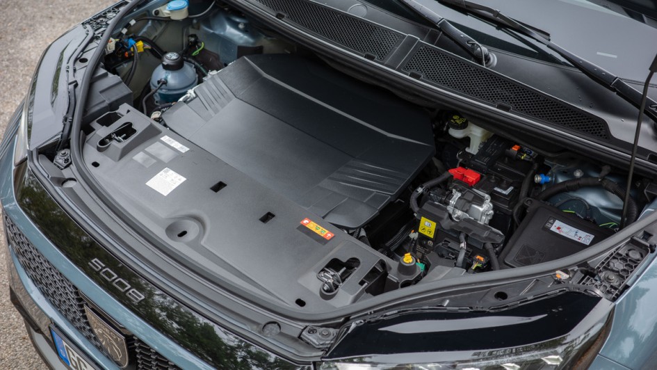 Motorraum im Peugeot E-5008 mit Frontantrieb