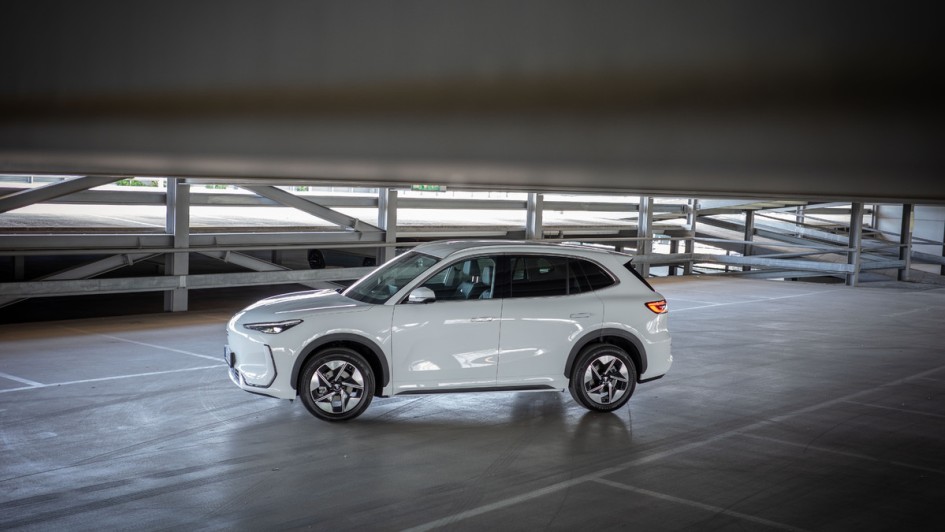 Seitenansicht des Geely E5