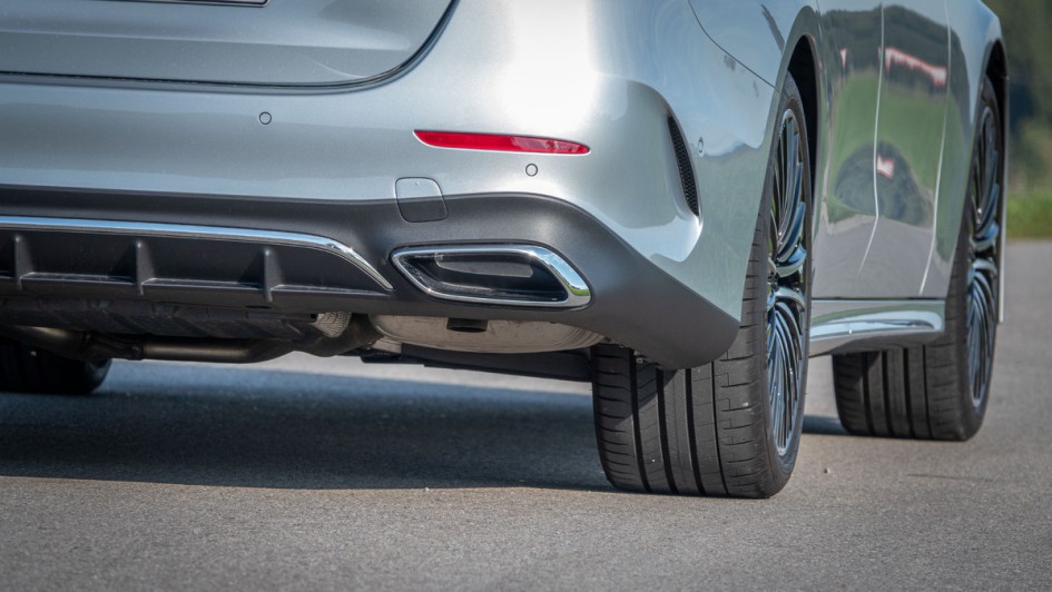 Auspuffblenden am heck des Mercedes E 450