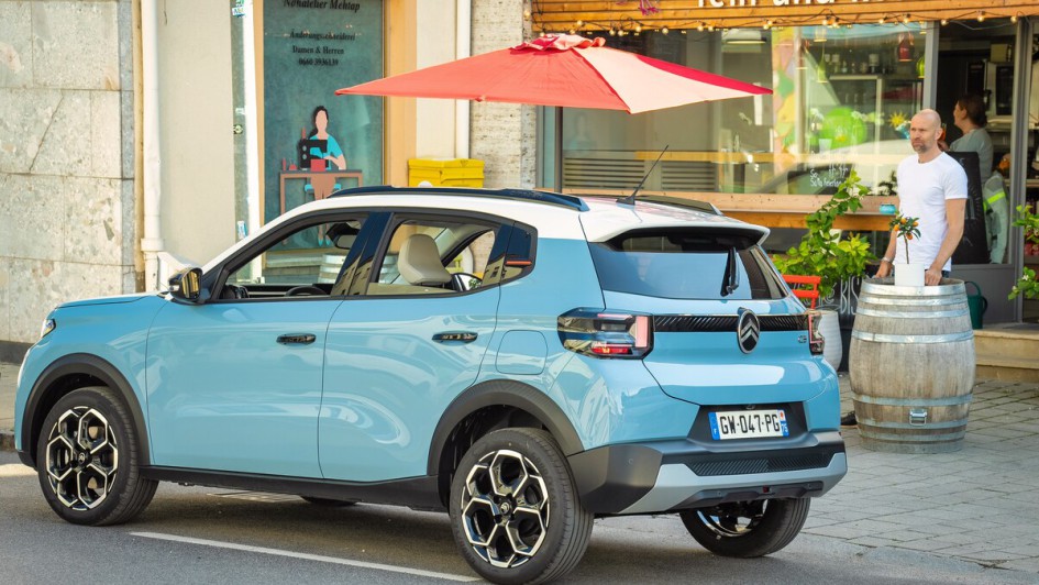 Citroën C3 schräg von hinten in der City fotografier