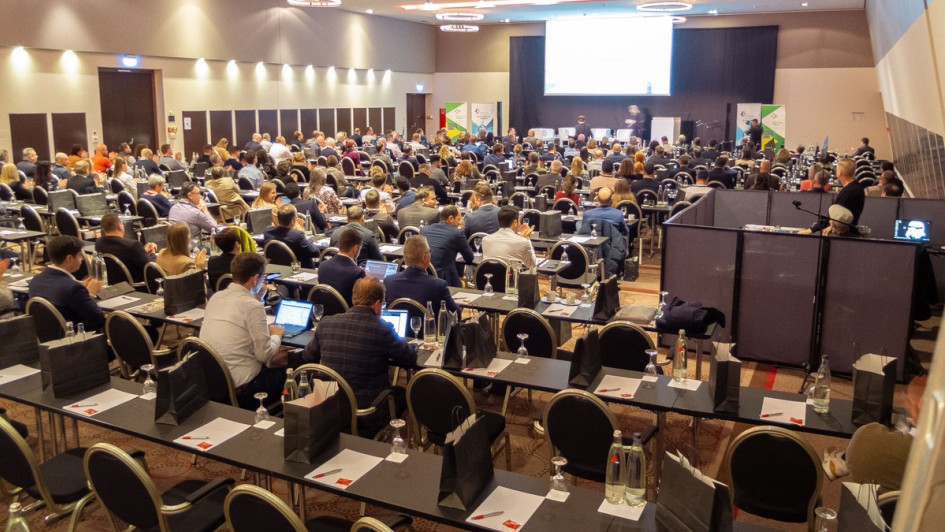 Konferenzteilnehmer im Hotel Leonard Royal im Untergeschoss