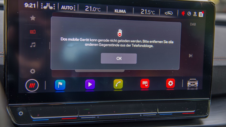 Foto von der fehlermeldung, dass das Smartphone im VW, Skoda, Seat, Cupra nicht geladen wird