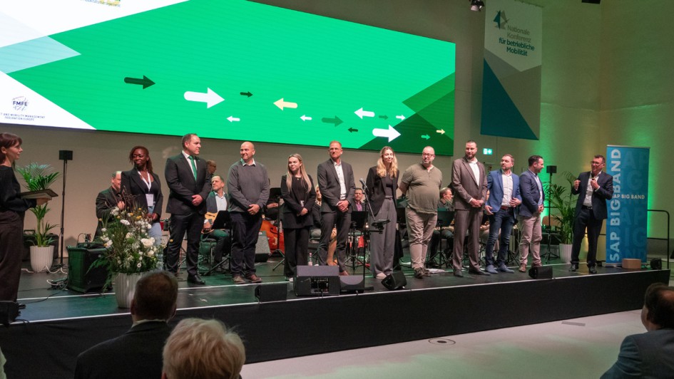 Ehrung der neuesten zertifizierten Fuhrparkmanager am Galaabend der Nakobemo.