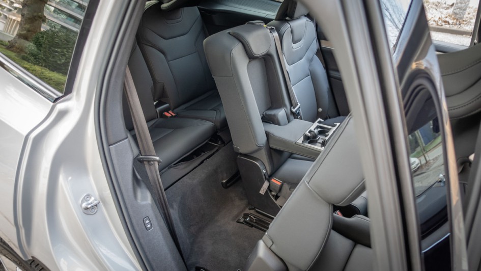 Umklappmechanismus zum Einstieg in Reihe drei im Volvo EX90