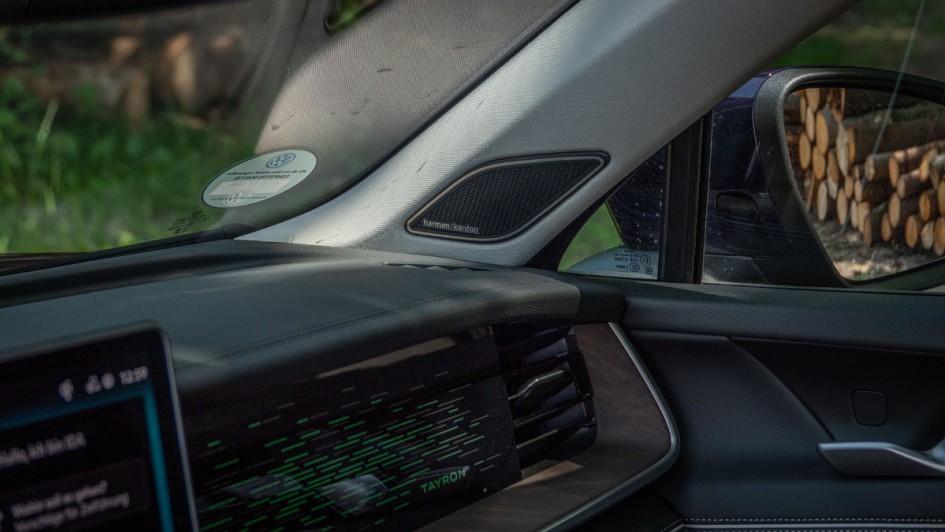 Harman-Kardon-Soundsystem in der A-Säulenverkleidung des VW Tayron