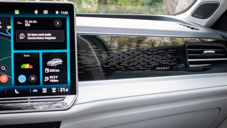 Hinterleuchtetes Armaturenbrett im VW Passat 2024