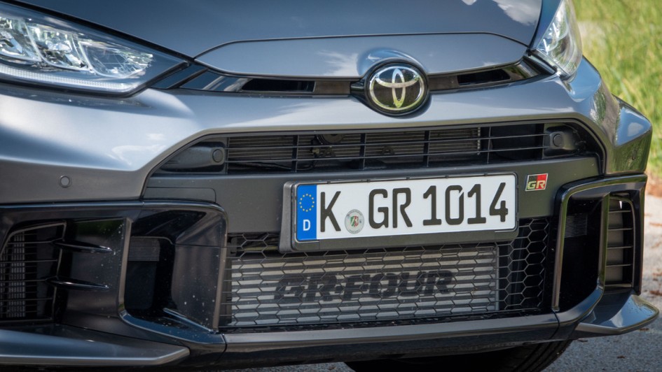 Front des GR Yaris im Detail aufgenommen