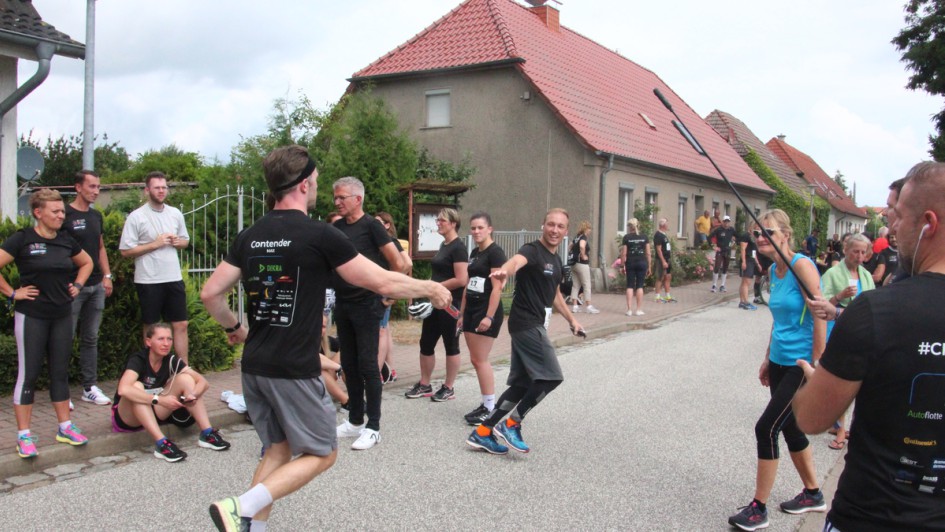 Staffelstabübergabe ALD Run For Charity Waren an der Müritz