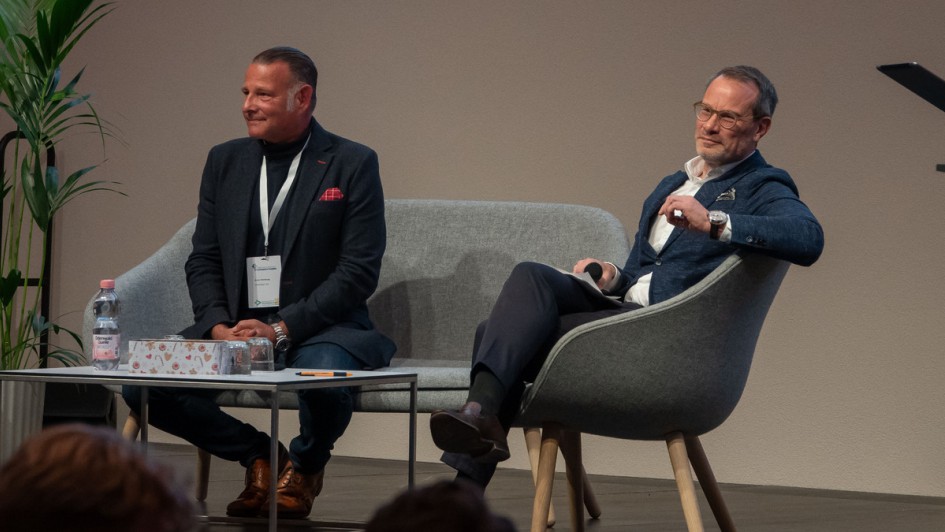 Dr. Ing. Arno Homburg, Aufsichtsrat Volkswagen AG und
Prof. Dr. Stephan A. Jansen im Gespräch über das Mobilitätsmanagement der Zukunft