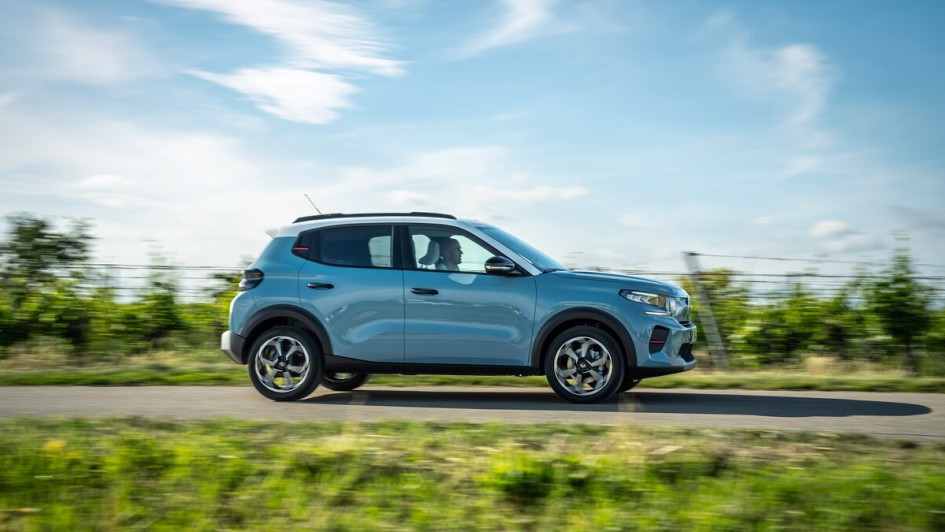 Citroën C3 MItzieher vor Feld