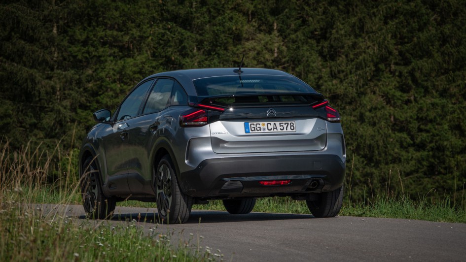 Citroen C4 You (2024) schräg von hinten aufgenommen