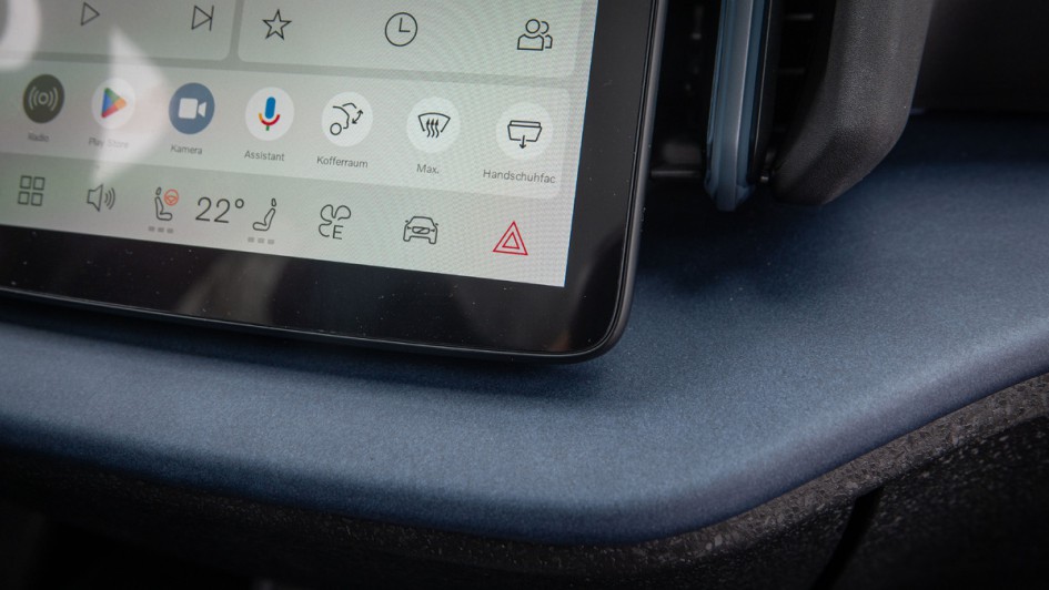 Volvo EX30 (Fahrbericht) Warnblinkschlater im infodisplay
