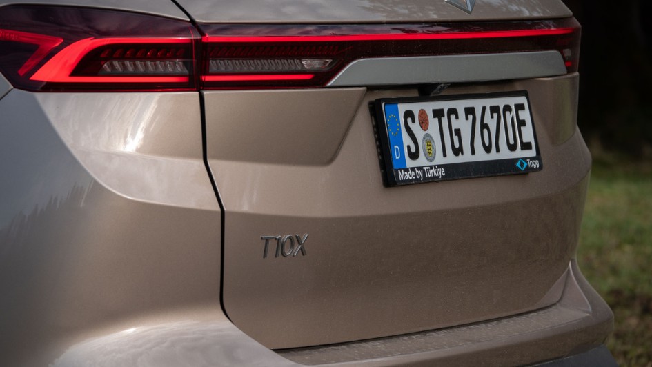 Detail vom Schriftzug am Togg T10X-Heck