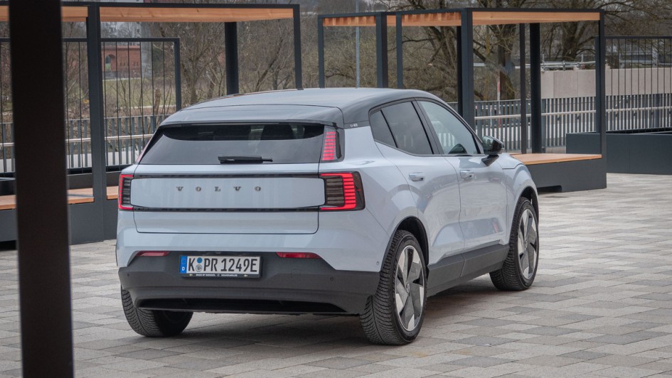 Volvo EX30 von hinten fotografiert