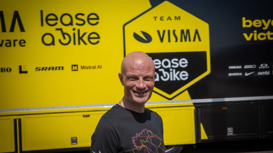 Walter Metske, Logistik- und Fuhrparkchef von Team Visma Lese a Bike im Porträtfoto