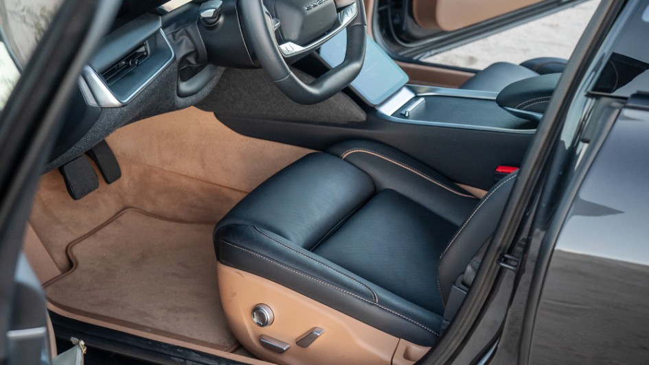 Lucid Air Touring Vordersitz