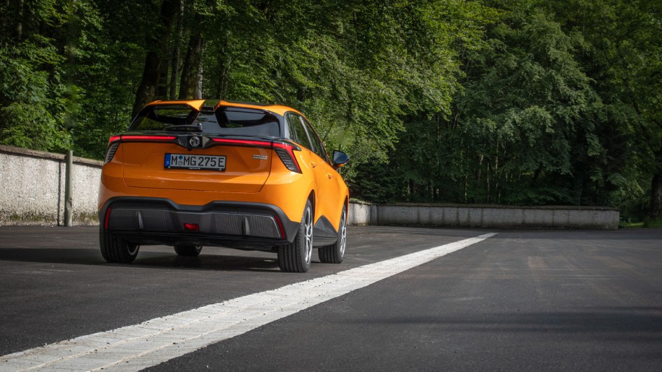 MG4 Extended Range orange lackiert Heckansicht