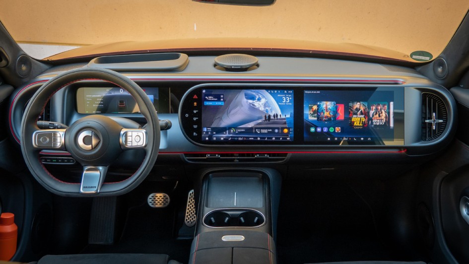 Gesamtes Cockpit des Smart #5 von hinten fotografiert