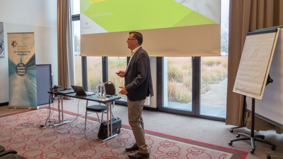 Marc-Oliver Prinzing, BBM, vor leinwand