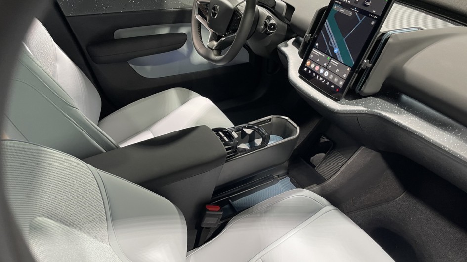 Volvo EX30 Cockpit mit heller Ausstattung