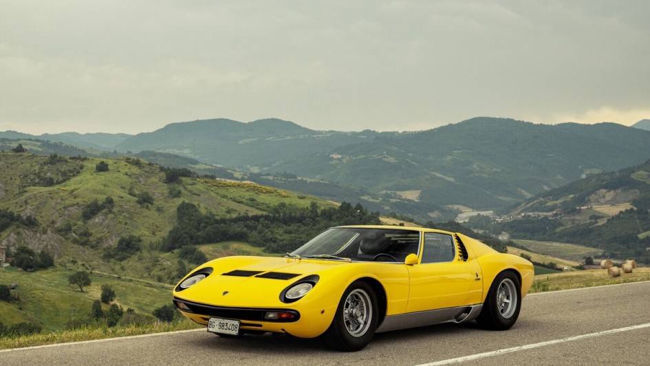 Selbst heute wirkt Lamborghinis erster Supersportwagen wie ein Besucher aus einer Zukunft, die sich die sechziger Jahre kaum vorstellen konnten