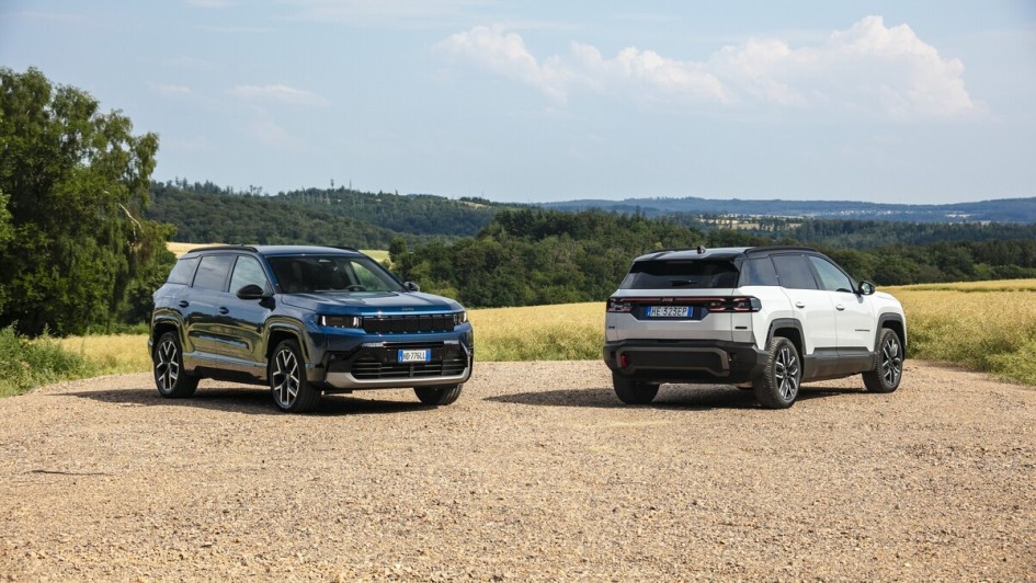Der Compass basiert auf der STLA-Medium-Plattform, die der Konzern unter anderem für Peugeot 3008 und Opel Grandland verwendet.