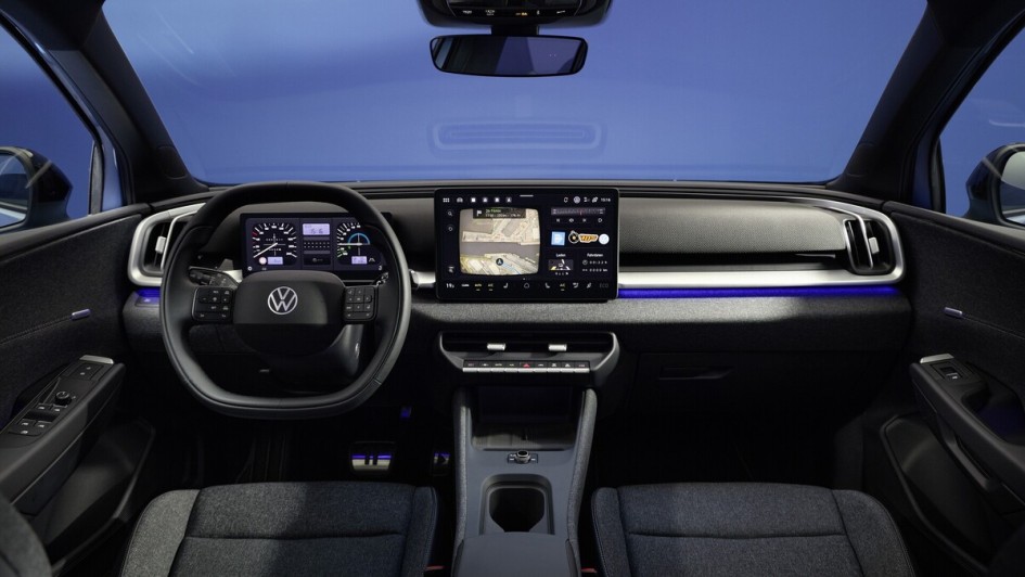 Die Bedienung erfolgt über Touchscreen und klassische Knöpfe