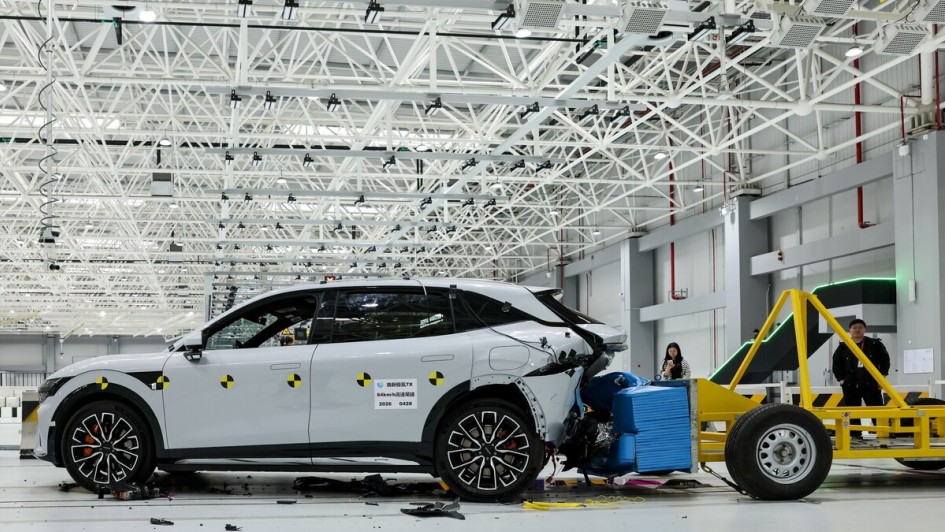 Geely hat Ende 2025 das Testzentrum mit knapp 82.000 Quadratmetern Nutzfläche errichtet. Hier investierte der Autokonzern über zwei Milliarden RMB, umgerechnet 260 Millionen Euro.