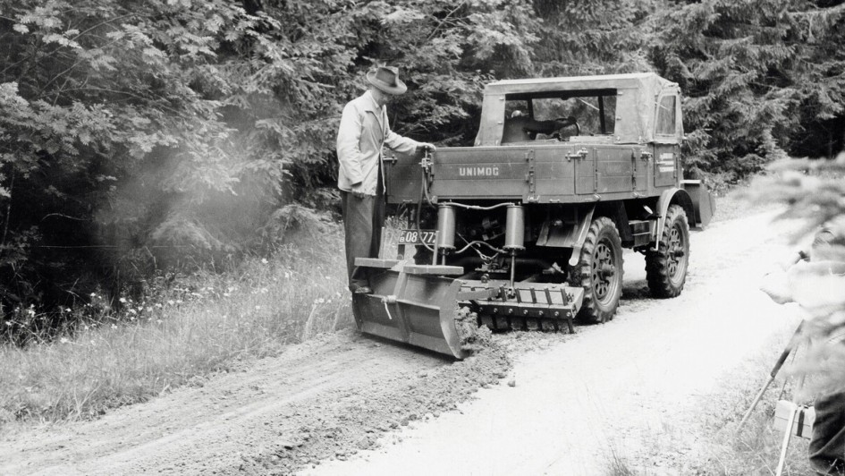 Ab 1951 zählt der Unimog zum Portfolio von Daimler-Benz und der U 25 (Baureihe 2010) wurde von 1951 – 1953 im Lkw-Werk Gaggenau produziert.