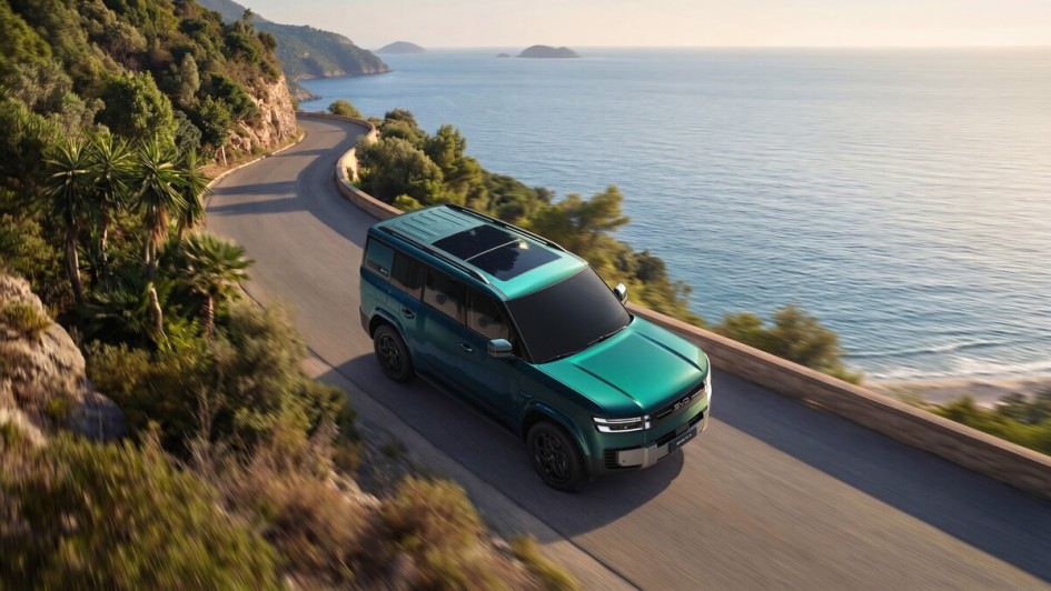 Das SUV fährt dank PHEV-Antrieb auch rein elektrisch. Dank Benzinmotor bietet es zudem üppige Reichweiten