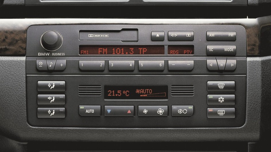 Vor allem Premiumhersteller setzen schon lange auf oft serienmäßig eingebaute Klimaanlagen. Hier die Bedienkulisse bei BMW anno 2003