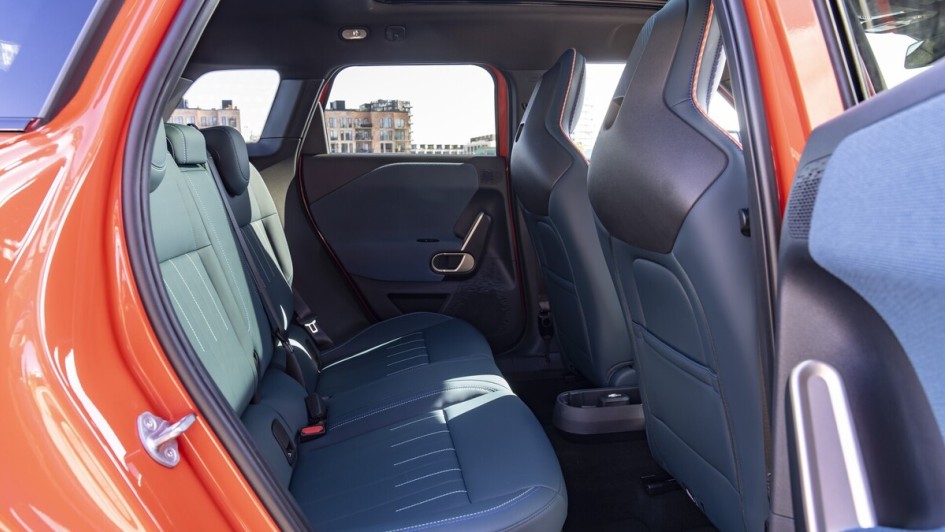 Typisch für E-Autos bietet auch der Mini Aceman für einen Kleinwagen recht viel Platz auf den Rücksitzen