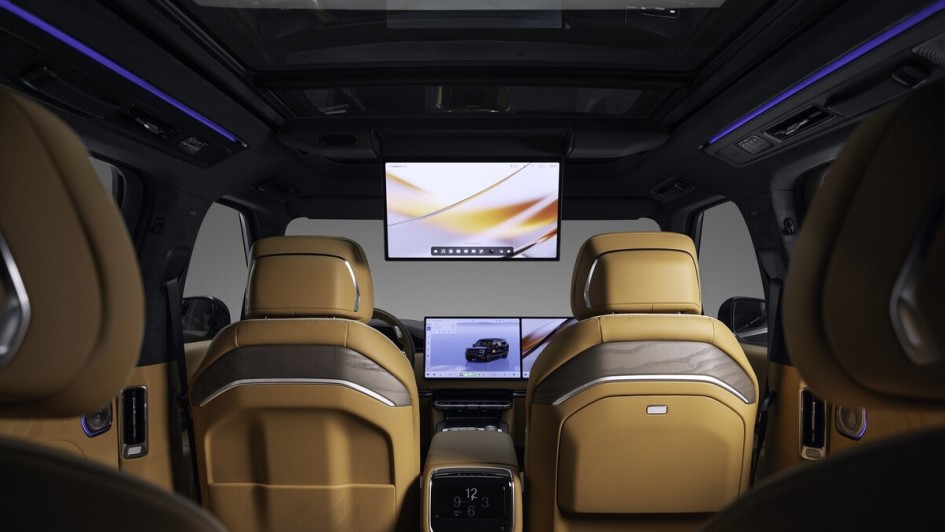 Ein 17-Zoll-OLED-Bildschirm für die Fondpassagiere schafft Kinoatmosphäre im 9X