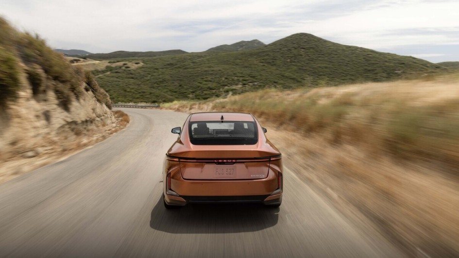 Beim vollelektrischen ES 350e leistet der E-Motor 165 kW/224 PS