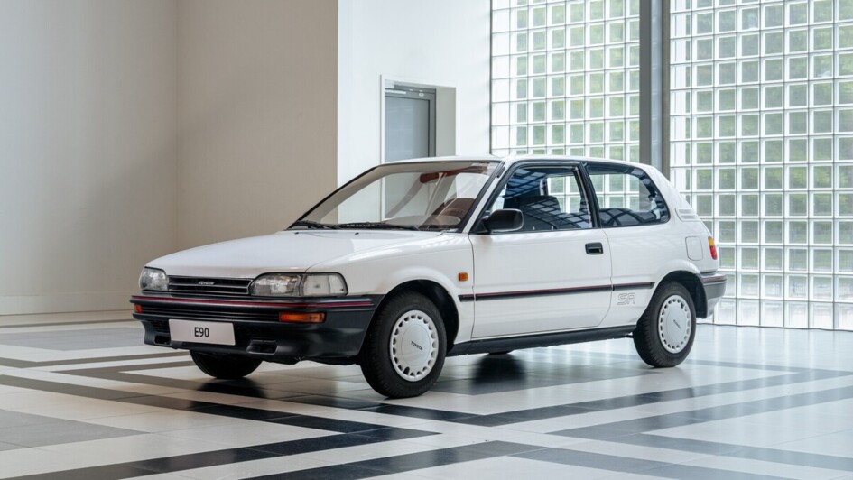 Generation 6 (1987 – 1991): Limousinen- und Kombimodelle jetzt auch mit Allradantrieb