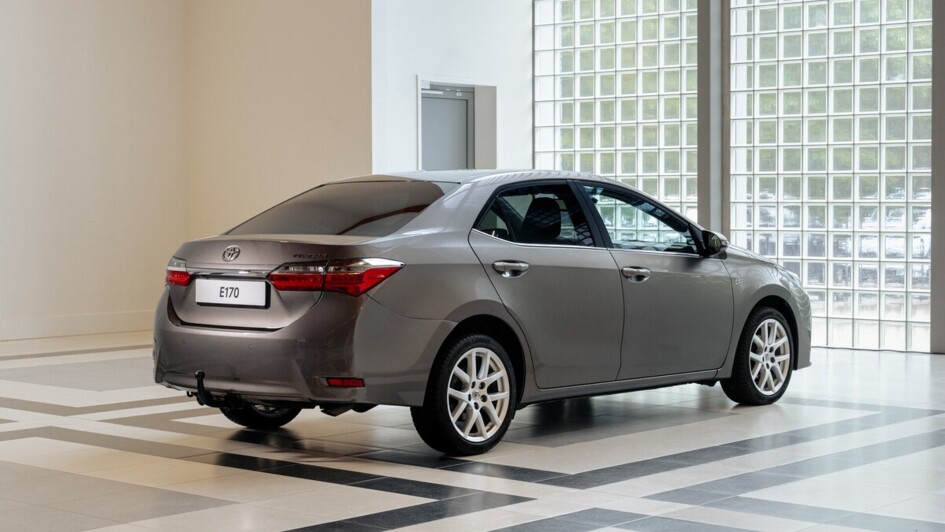 Generation 11 (2013 – 2018): In Europa wird der  Auris um die Kombiversion Touring Sports ergänzt