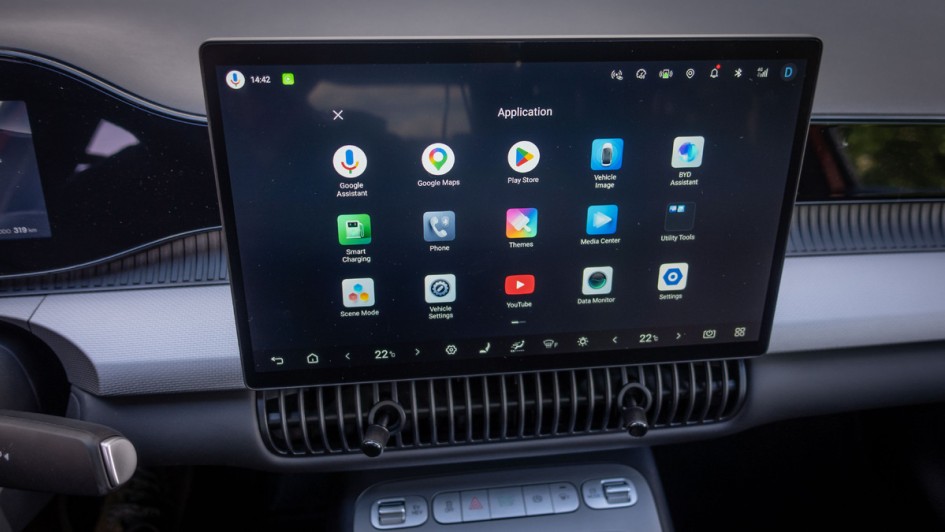 Foto vom Zentralbildschirm mit Ansicht aller installierter Apps im BYD Dolphin G