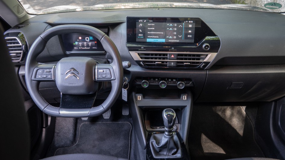Citroen C4 You (2024) Fotoaufnahme vom gesamten Cockpit