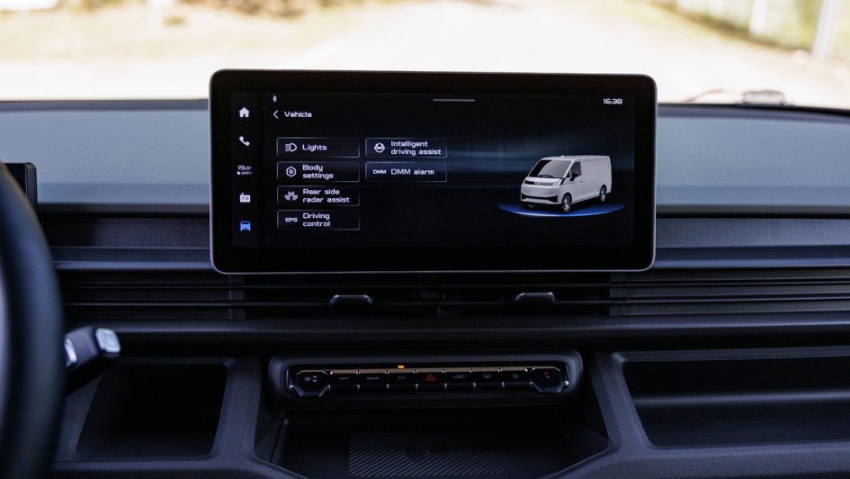 Assistenzssystem-Menü angezeigt im Display des farizon V7E